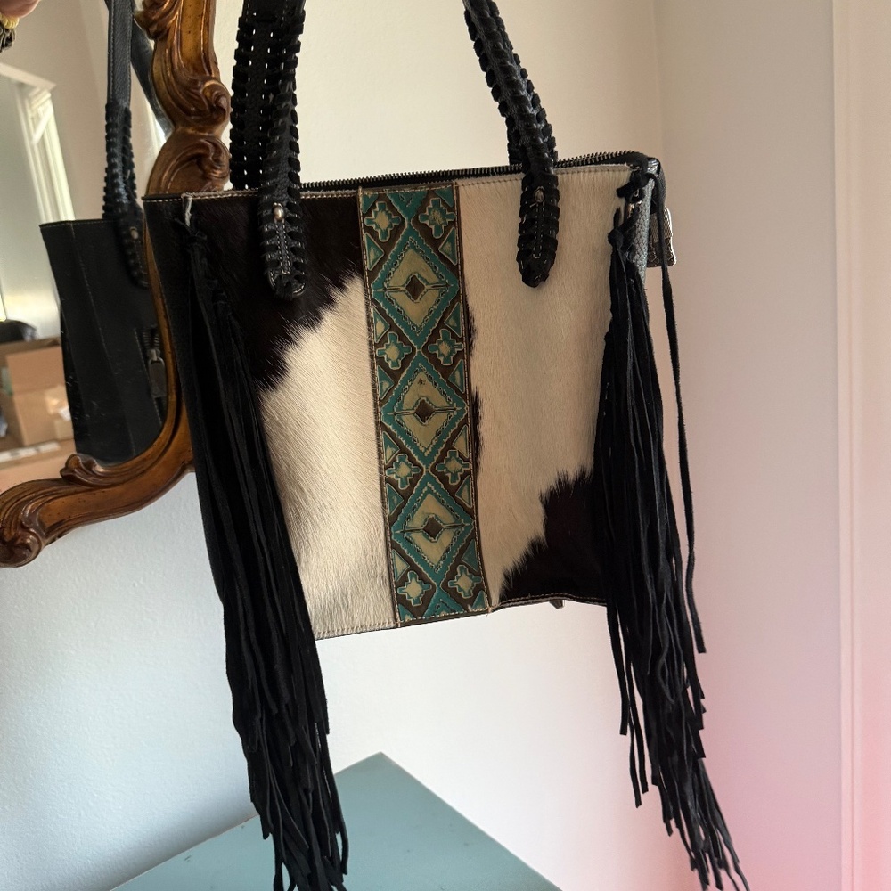 Trinity Ranch Cowhide Shoulder Bag With Fringe - Picture 3 of 15